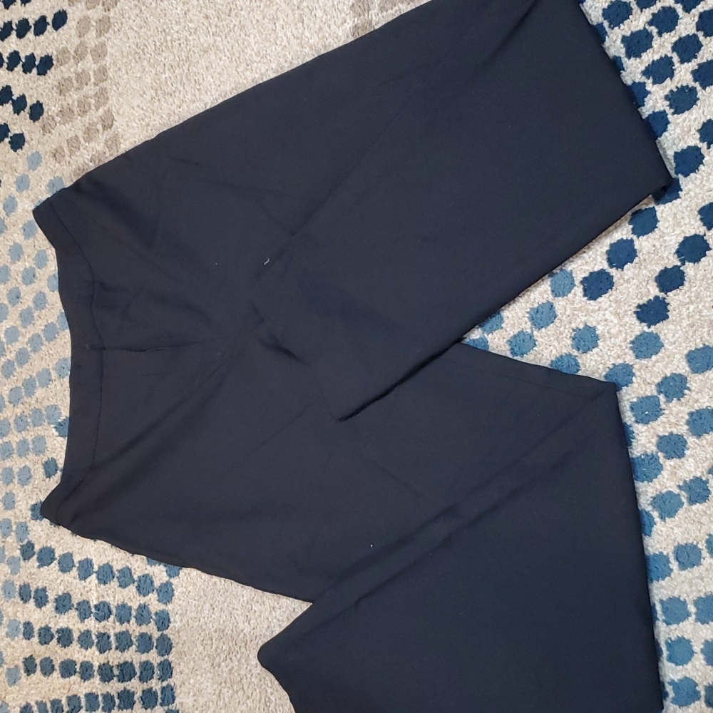 5/$20 Woman's size 8 Jones New York collection stretch black